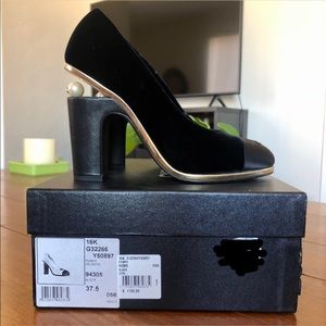 CHANEL Open Smile Pump - FALL 2018